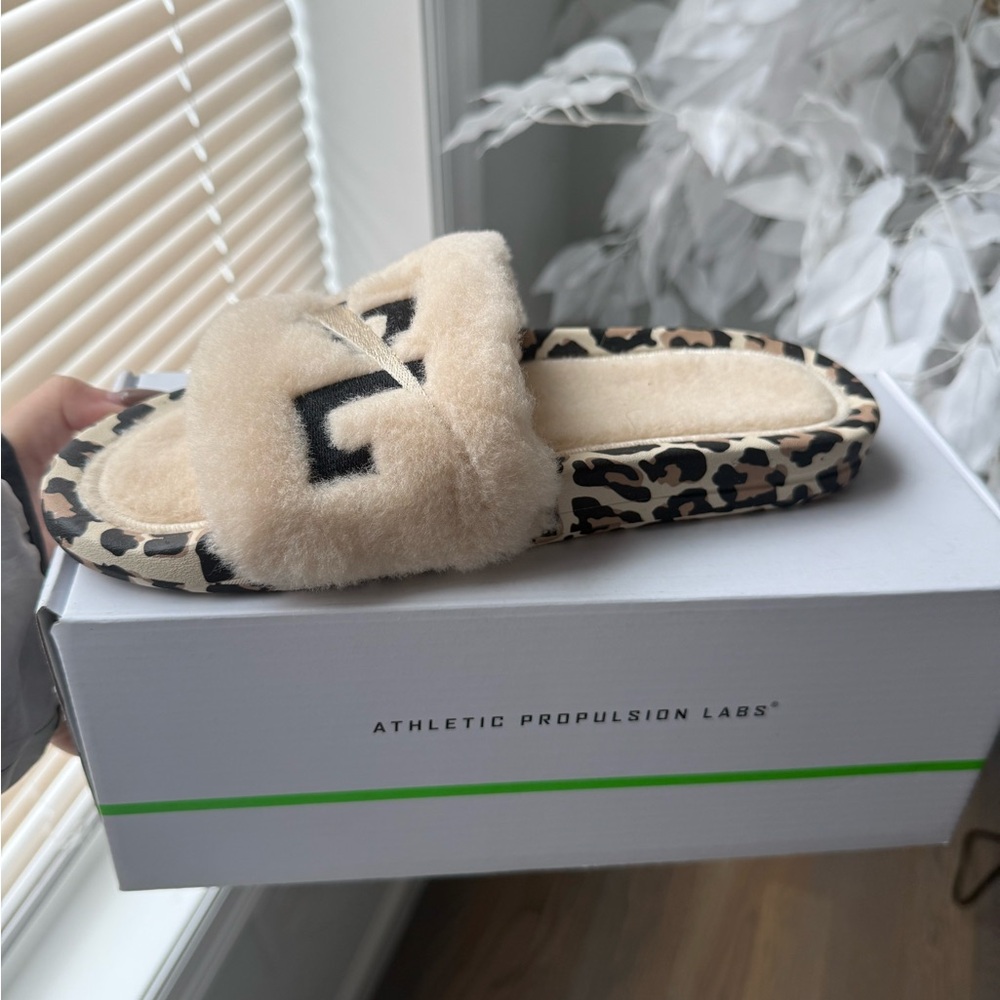 APL Shearling Fur Slides Leopard NEW IN BOX - Picture 2 of 9
